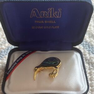 NWT Ariki Paua Shell Kiwi Brooch